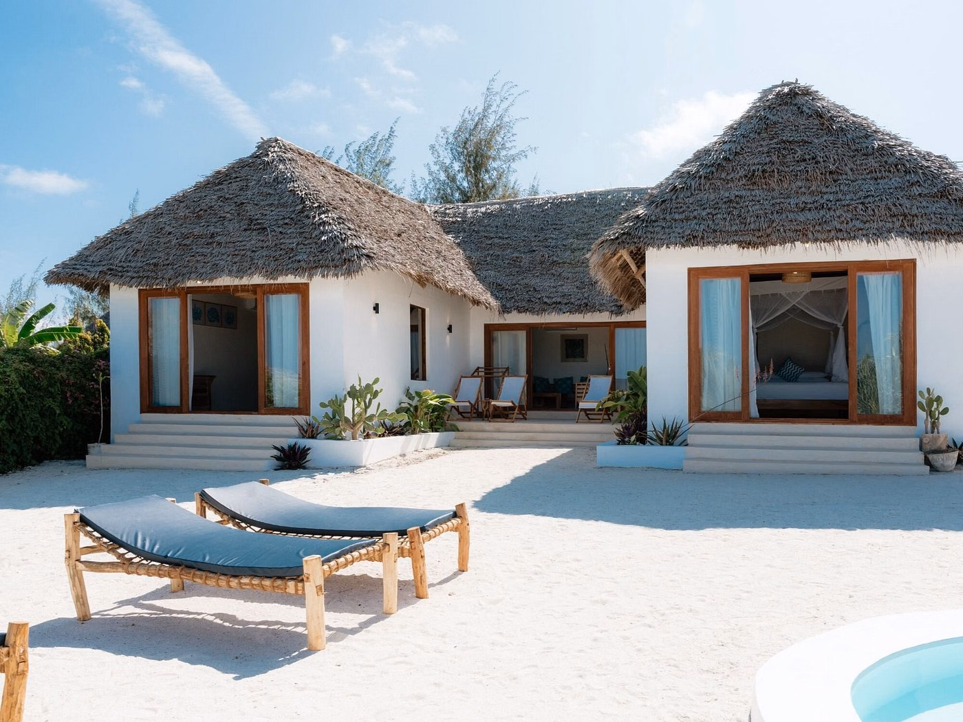 Zanbluu Beach Hotel