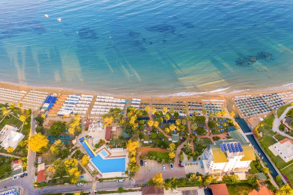 Armas Green Fugla Beach
