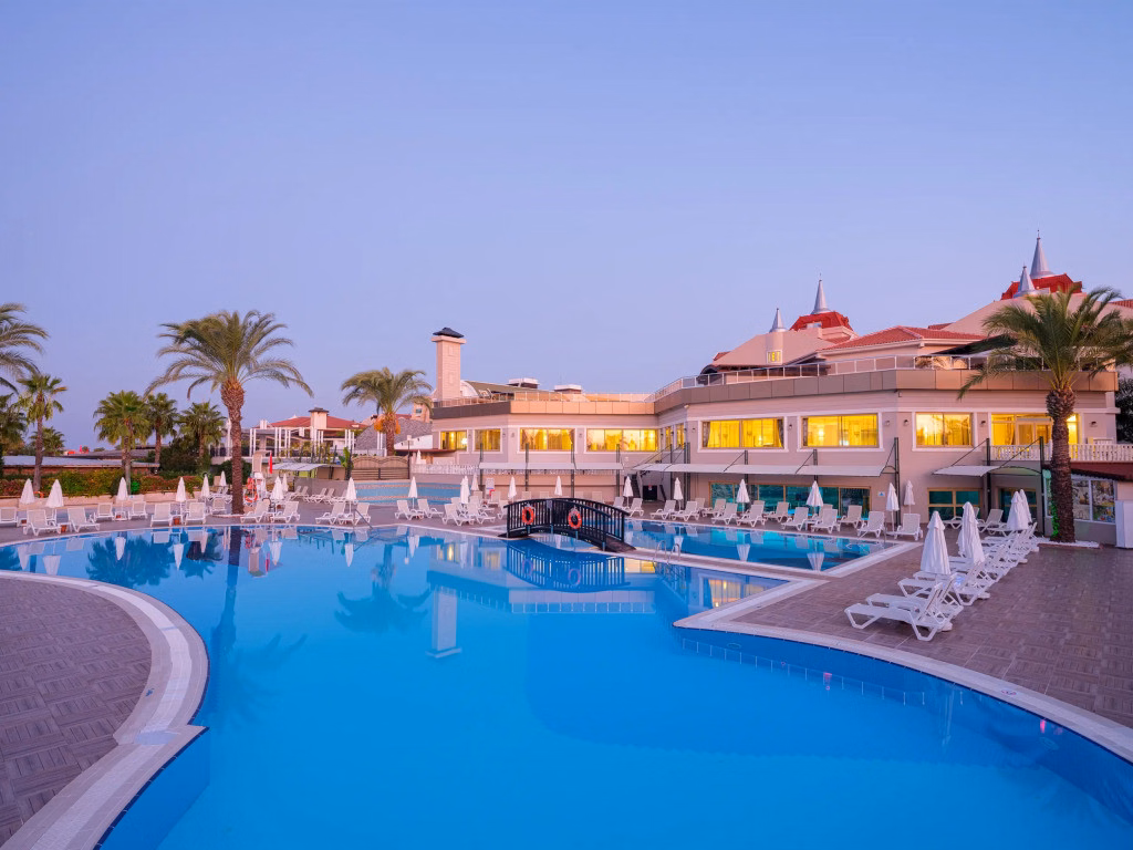 Aydinbey Famous Resort