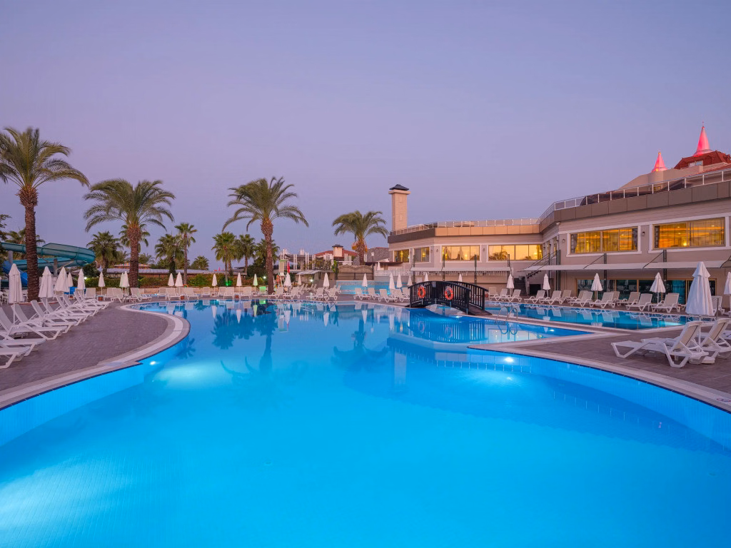 Aydinbey Famous Resort