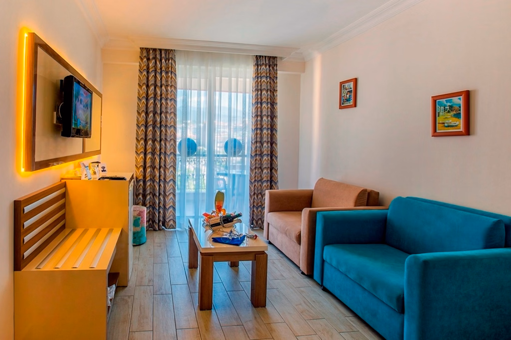 Club Big Blue Suite Hotel