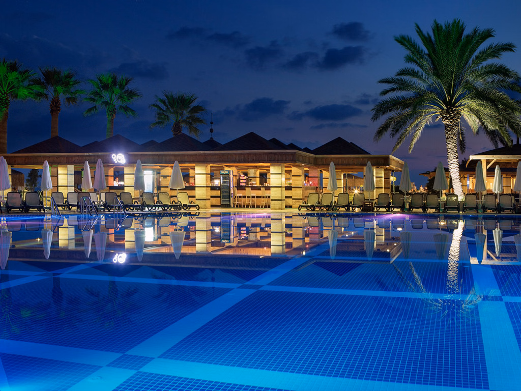 Crystal Tat Beach Golf Resort & Spa