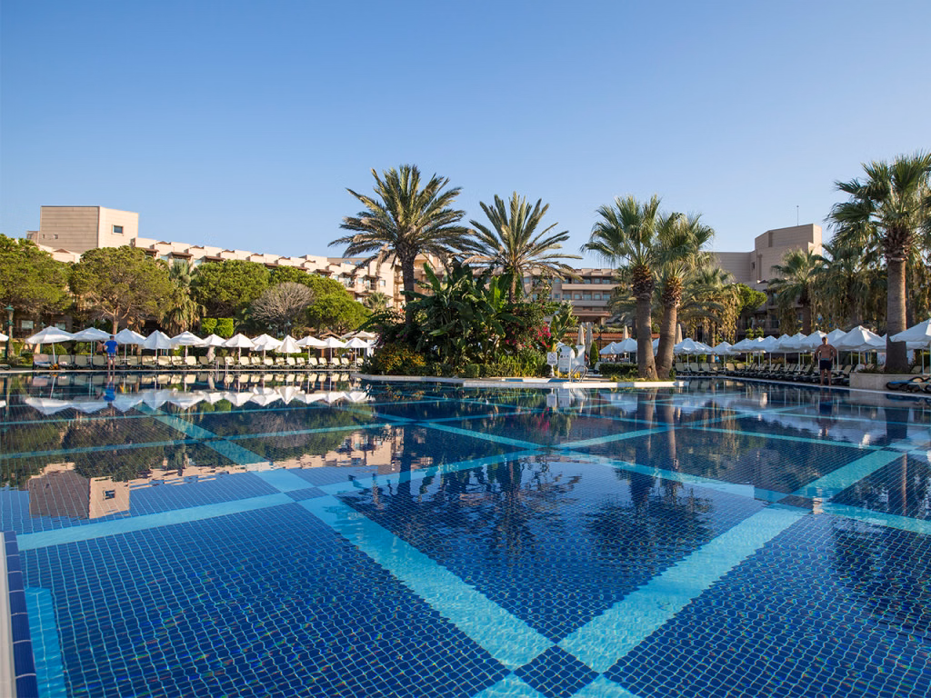 Crystal Tat Beach Golf Resort & Spa