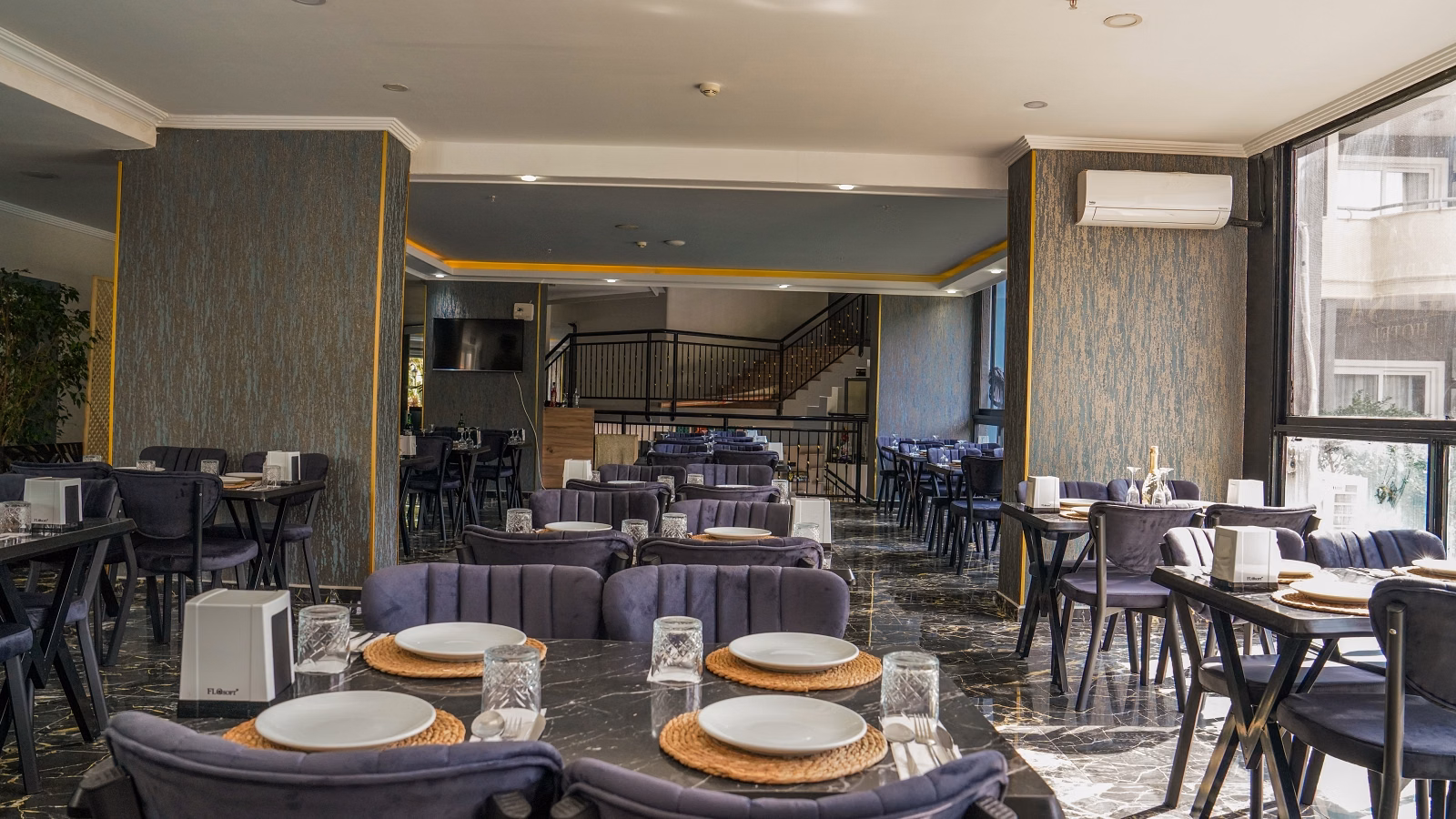Grand Alisa Hotel