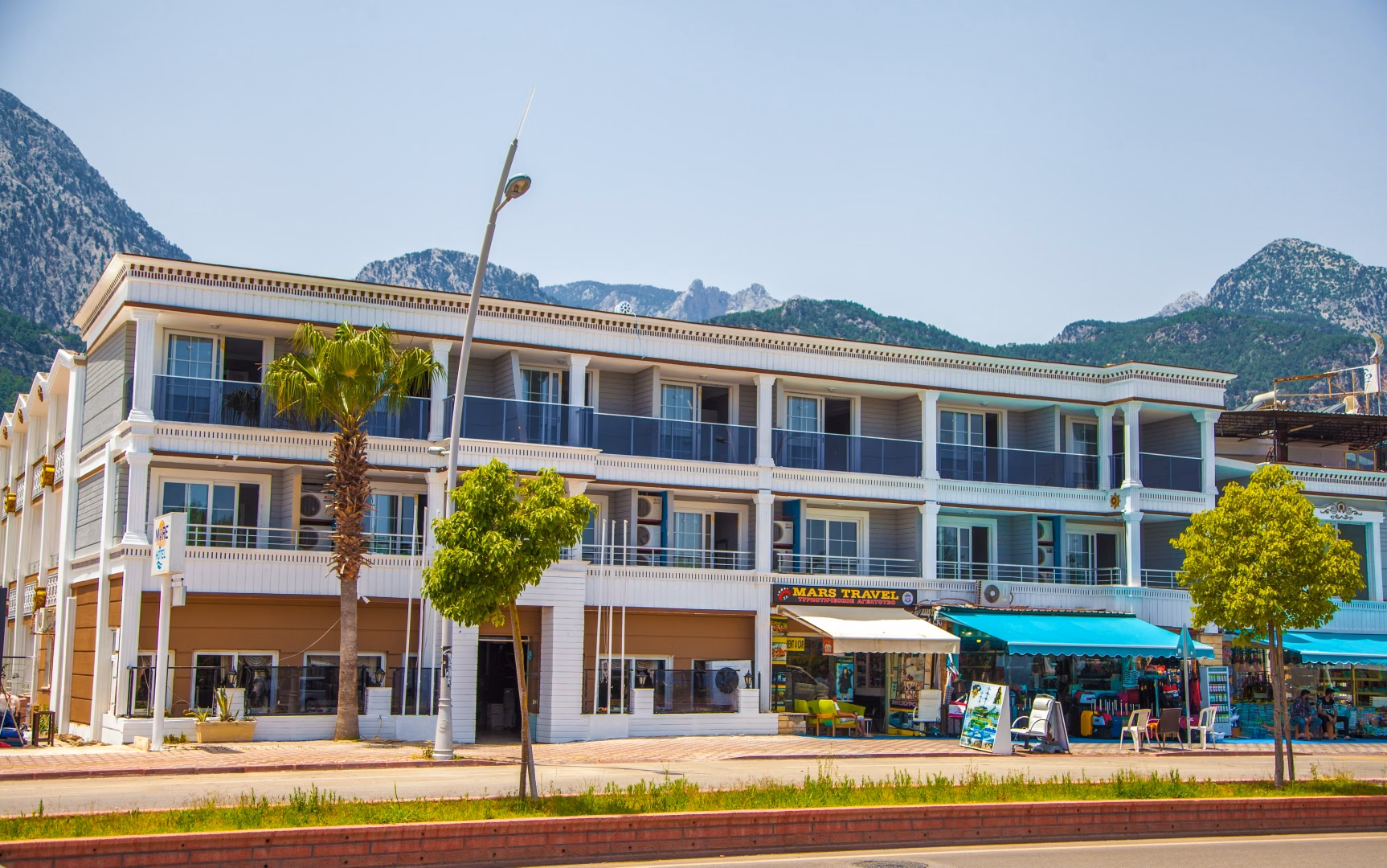 More Hotel