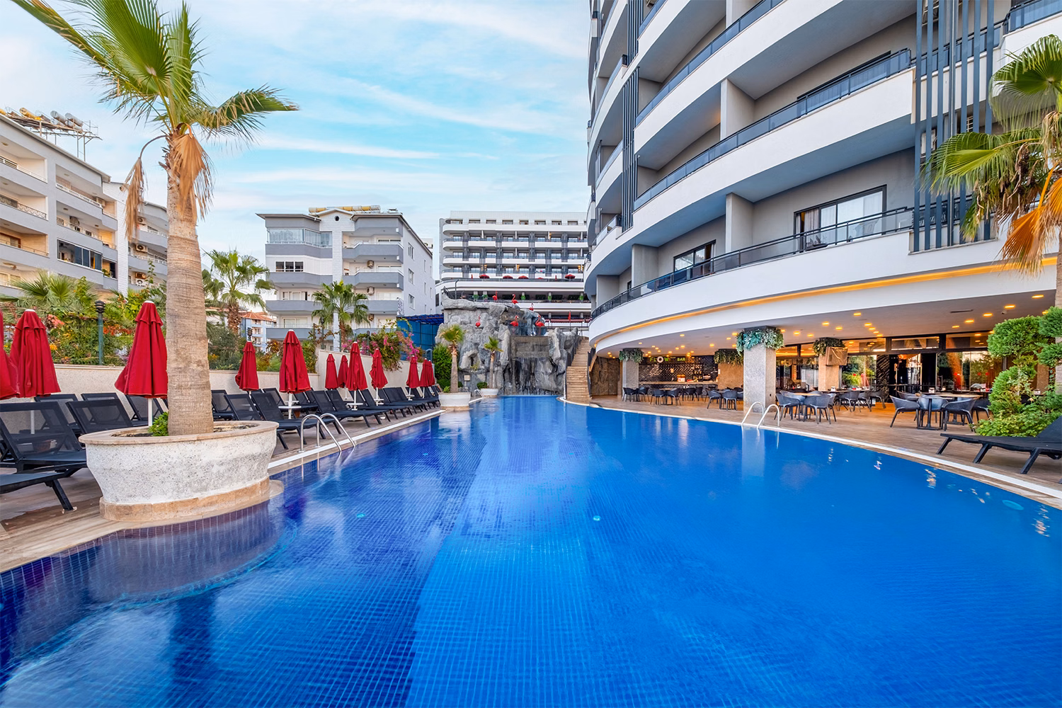 NoxInn Deluxe Hotel