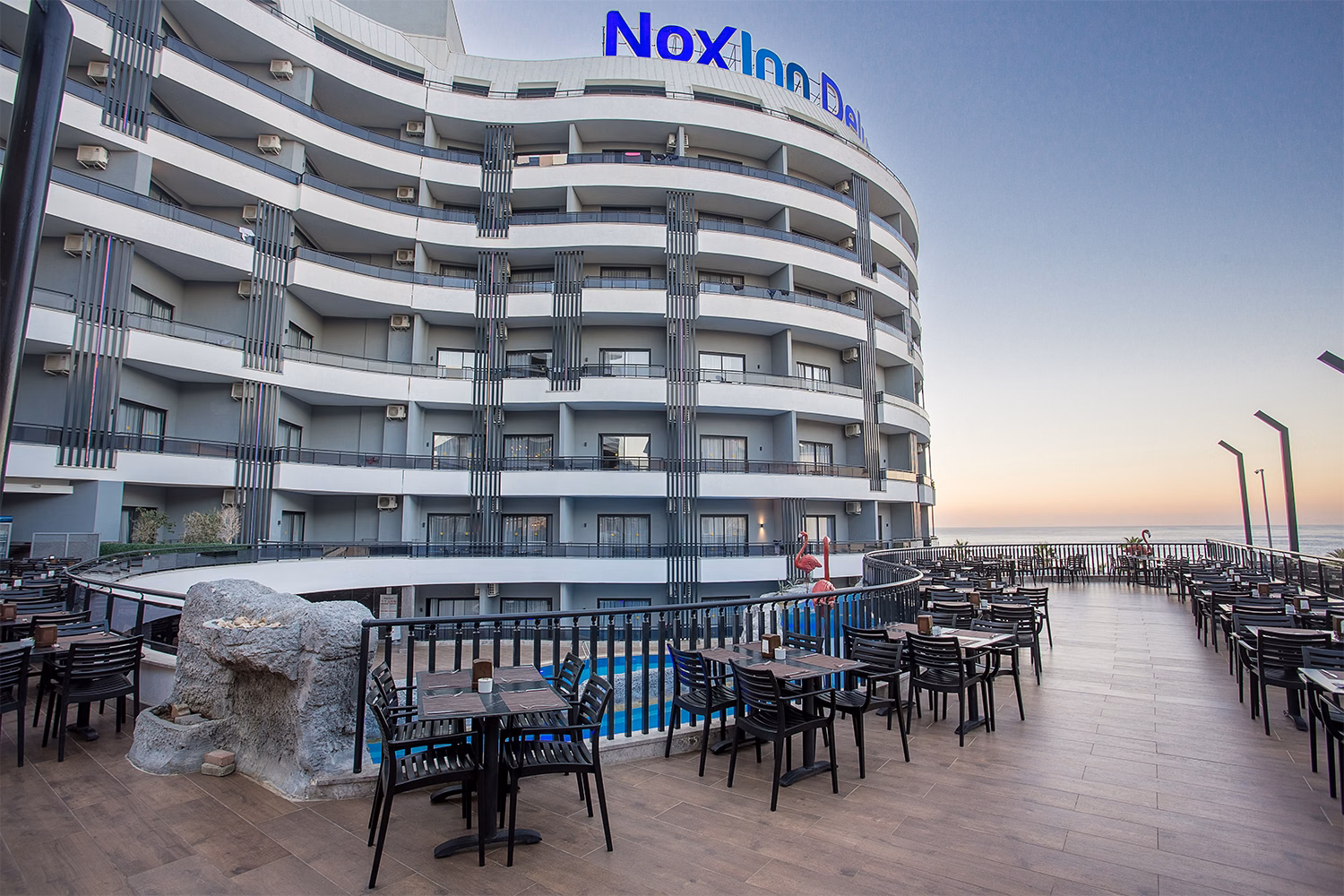 NoxInn Deluxe Hotel