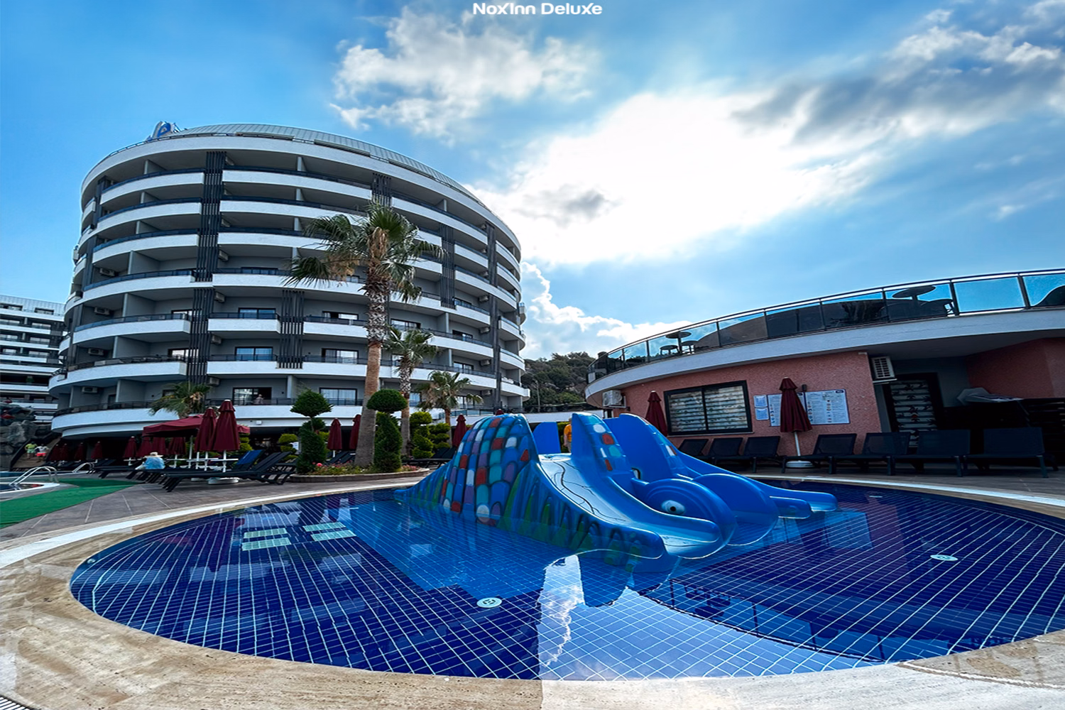 NoxInn Deluxe Hotel