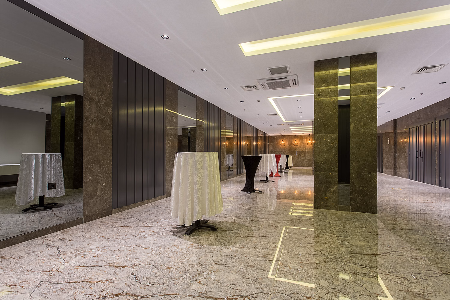 NoxInn Deluxe Hotel