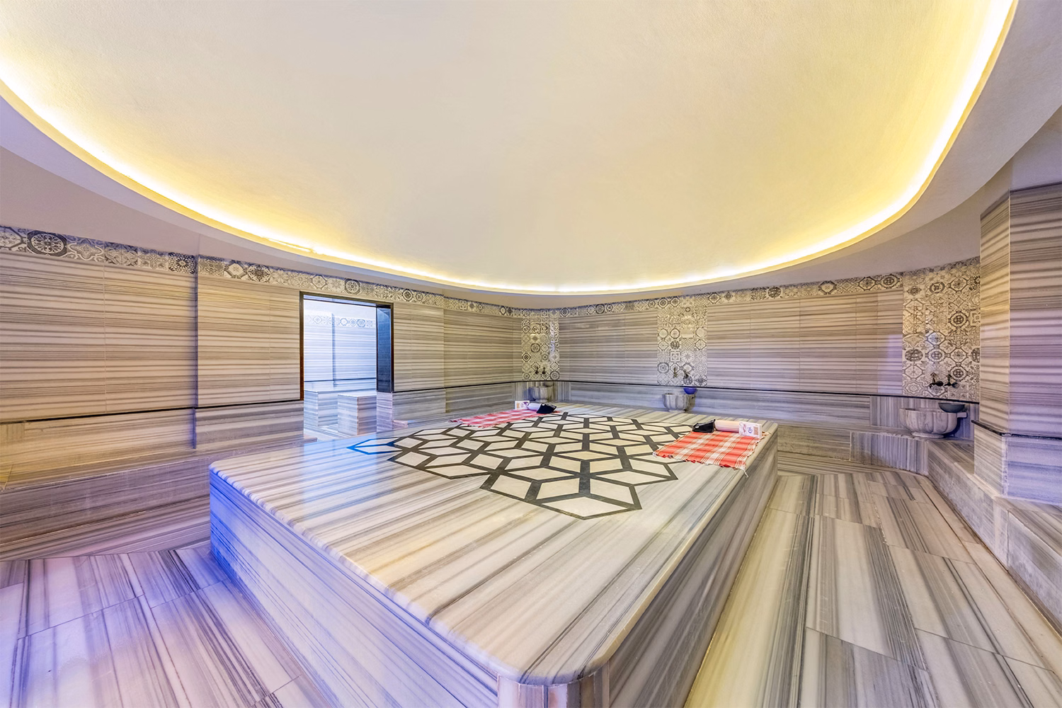NoxInn Deluxe Hotel
