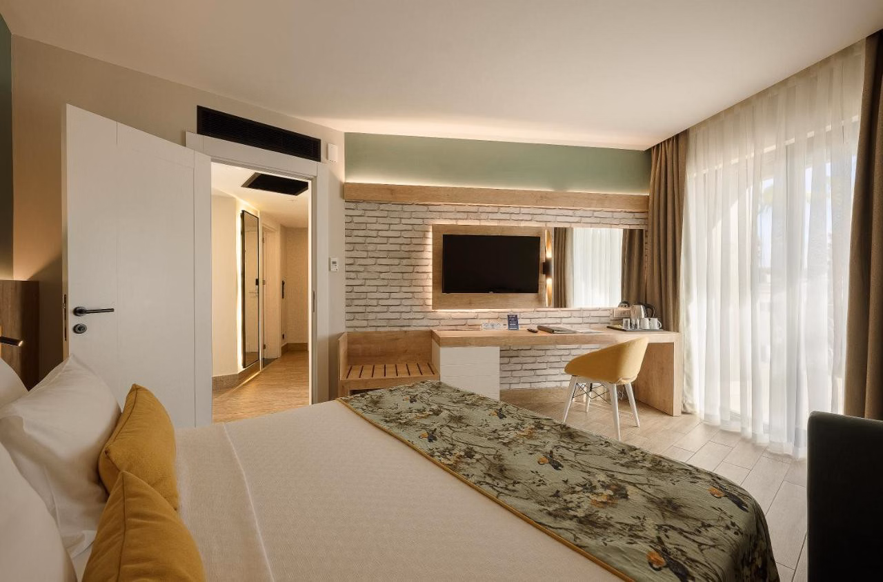 Sailor's Beach Club Hotel