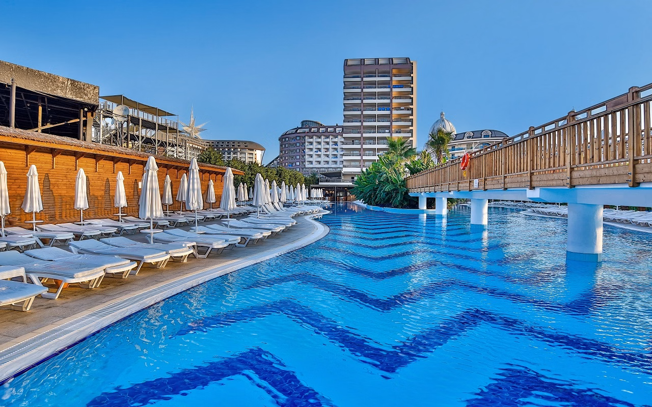 Saturn Palace Resort