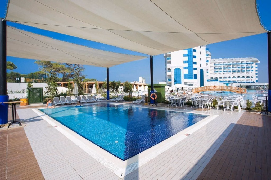Water Side Resort & Spa
