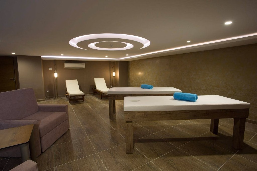 Water Side Resort & Spa