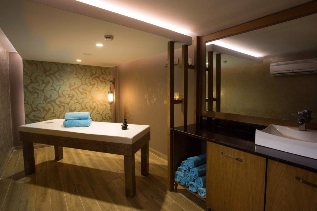Water Side Resort & Spa