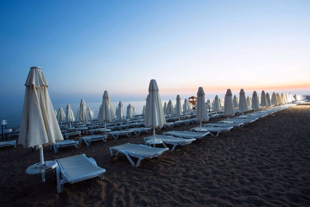 Water Side Resort & Spa