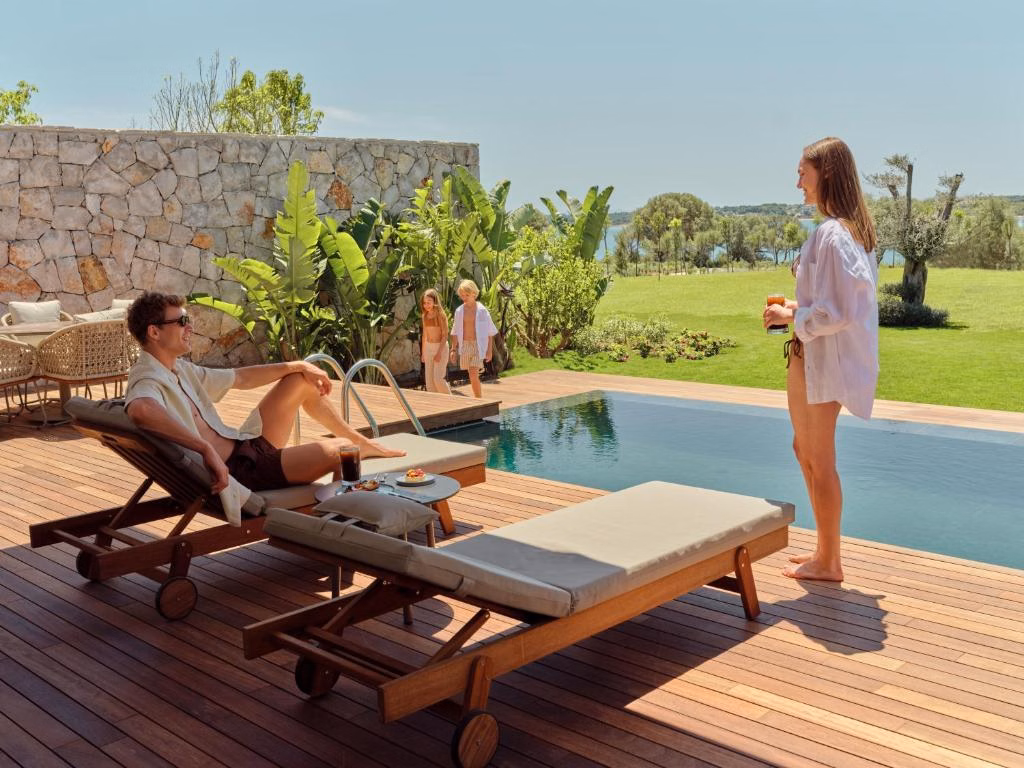 Anda Barut Collection