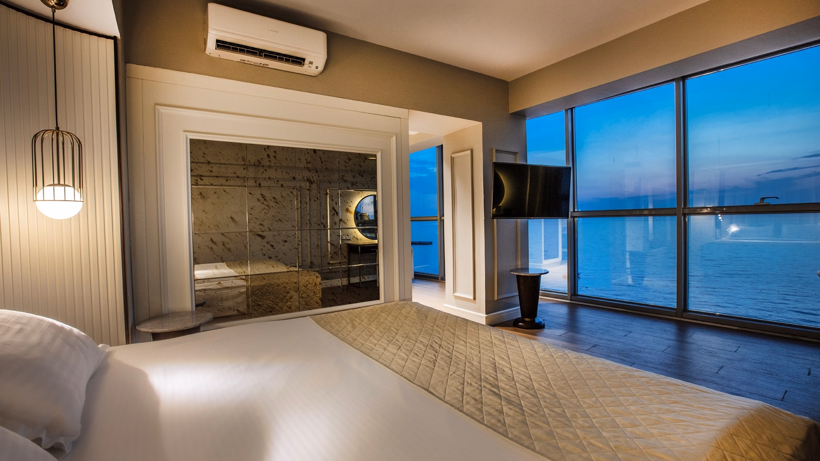 Charisma De Luxe Hotel