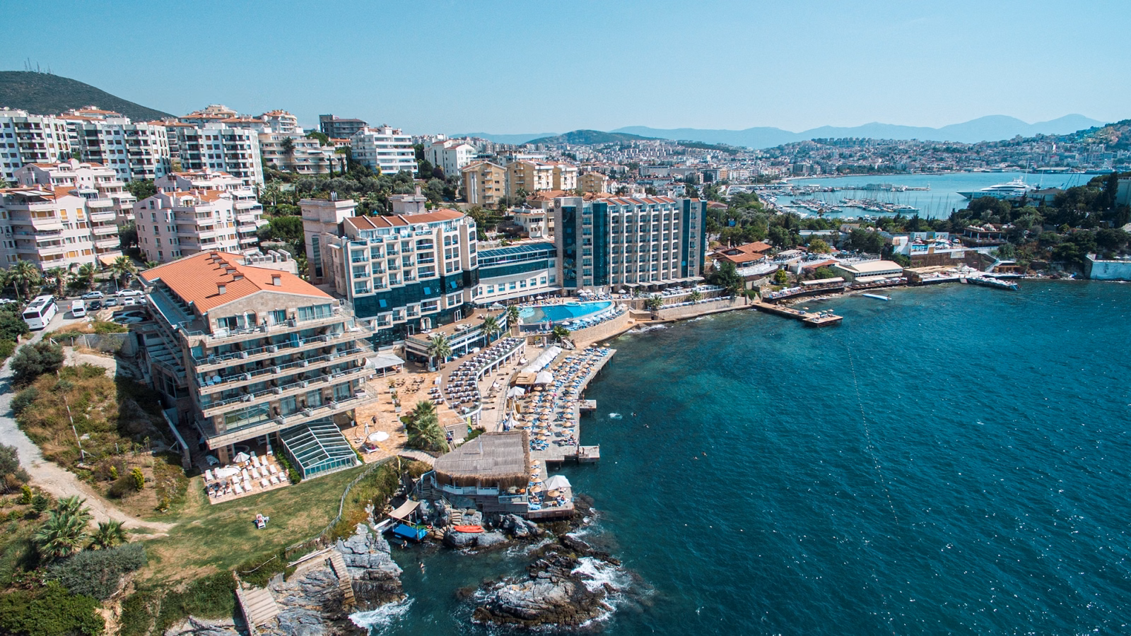 Charisma De Luxe Hotel