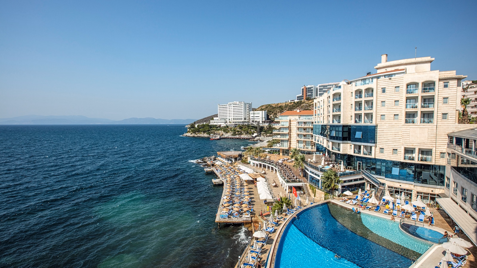 Charisma De Luxe Hotel