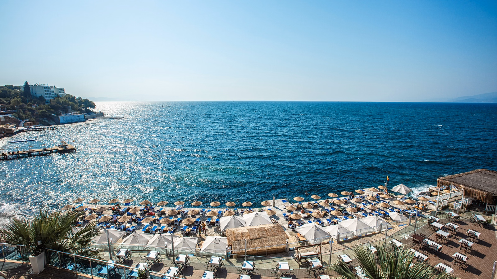 Charisma De Luxe Hotel