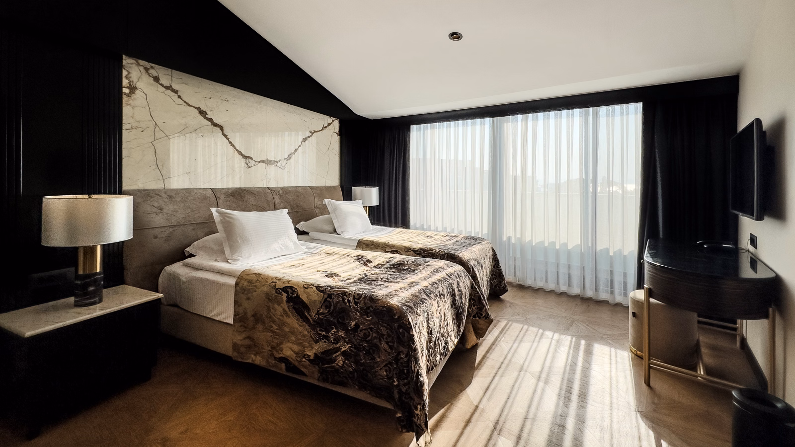 Charisma De Luxe Hotel