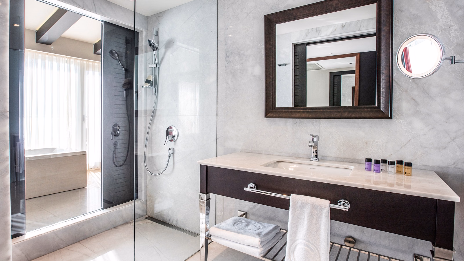 Charisma De Luxe Hotel