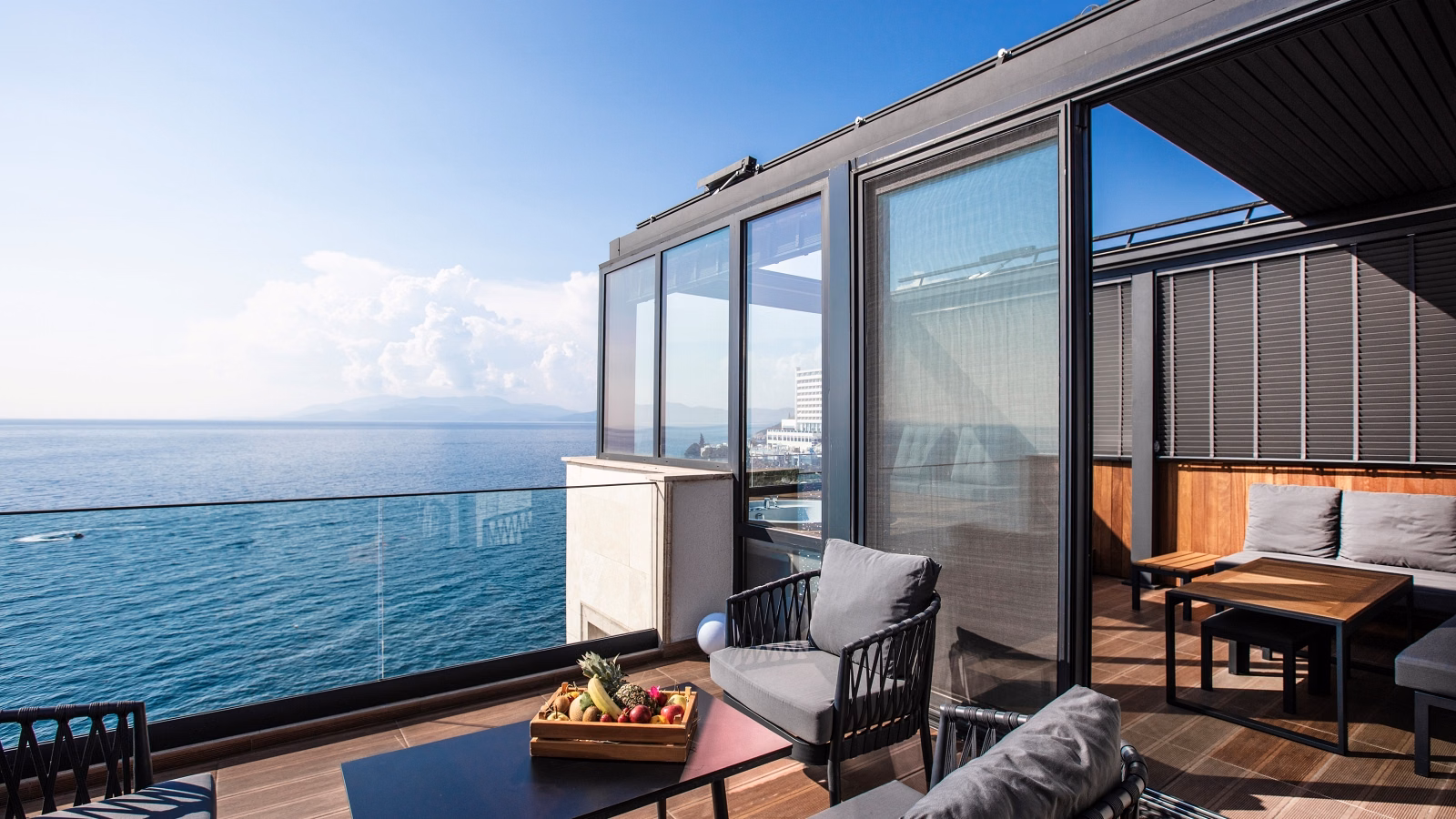Charisma De Luxe Hotel