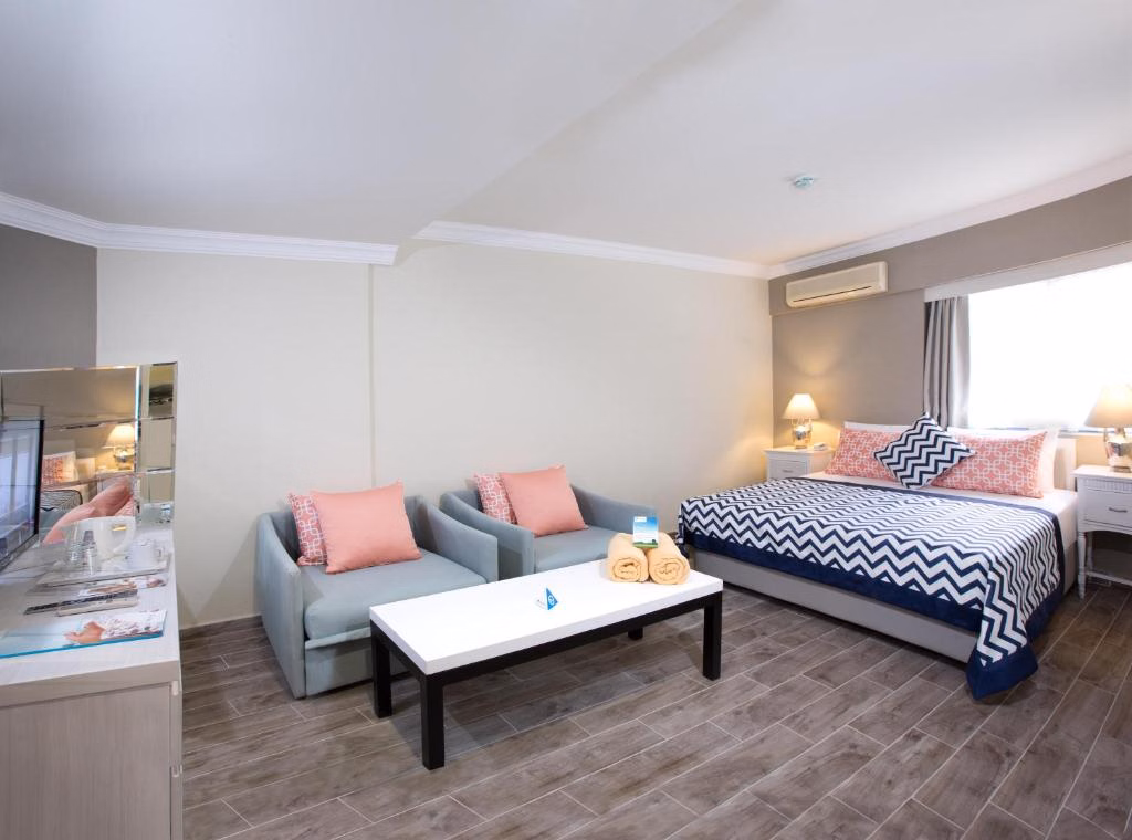Paloma Marina Suites