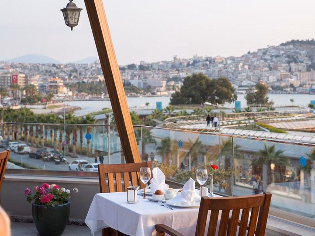 Paloma Marina Suites