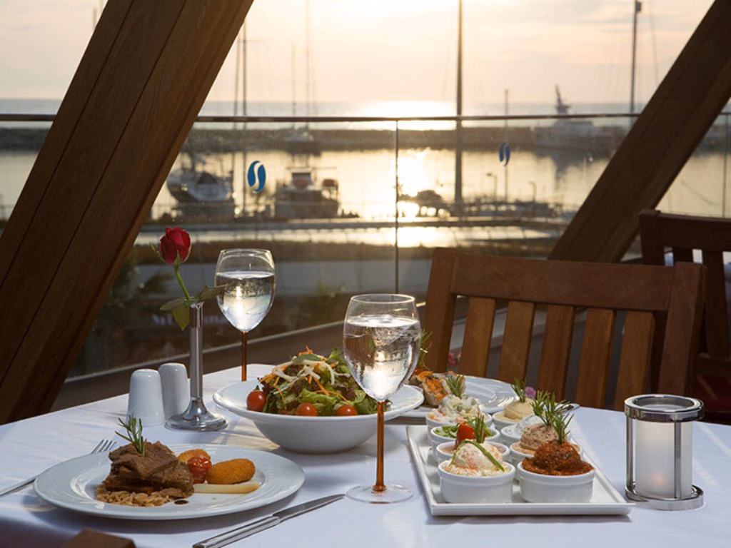 Paloma Marina Suites