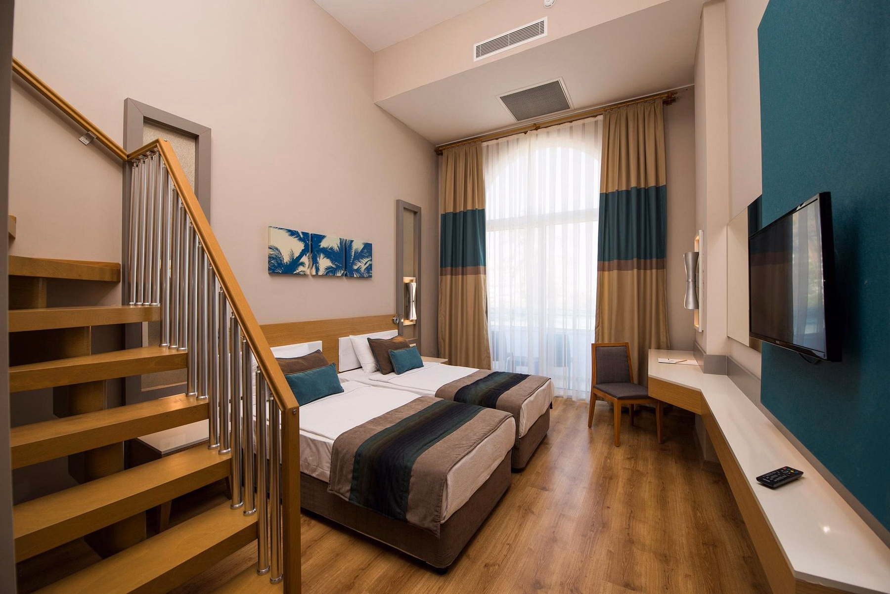 Palm World Resort & Spa Side