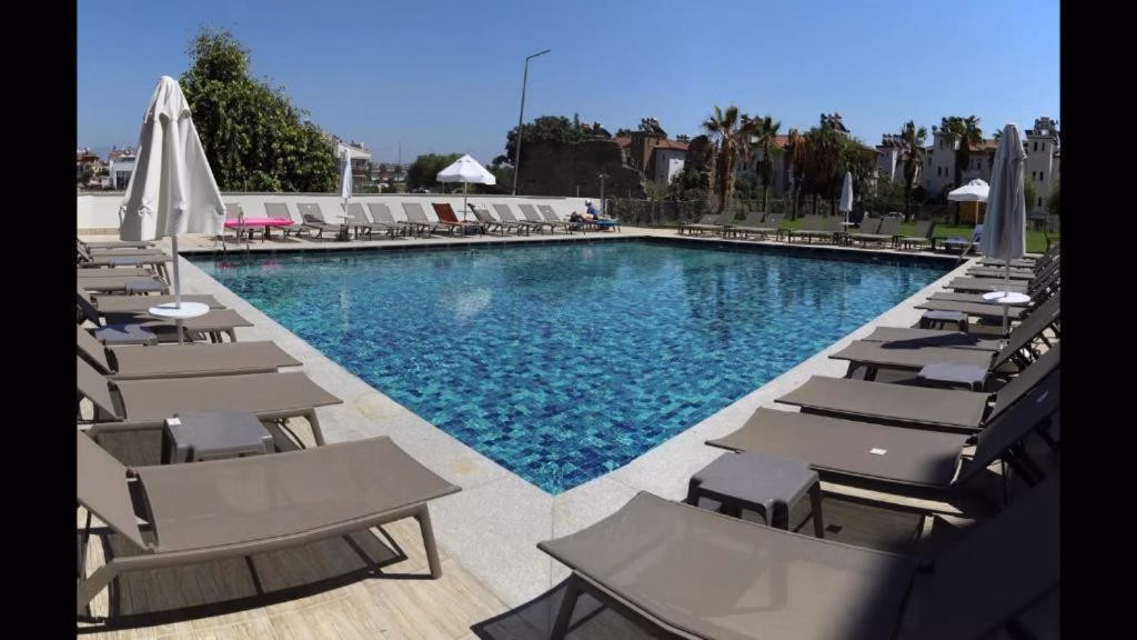 Side Square Hotel (+16 m.)