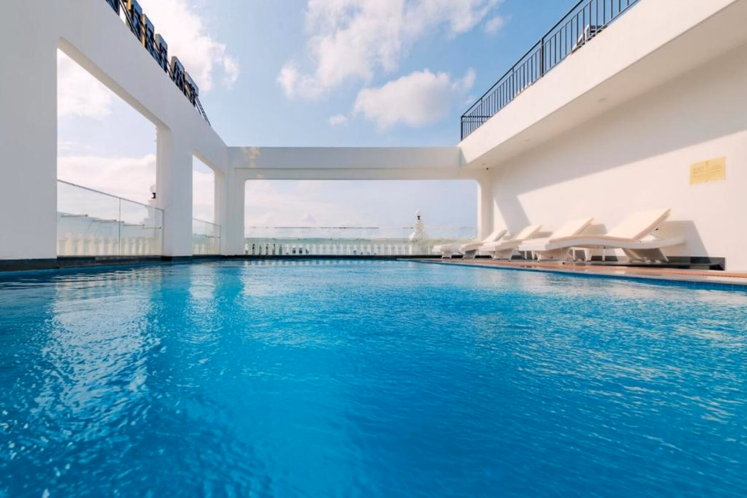 The Tahiti Beach Hotel