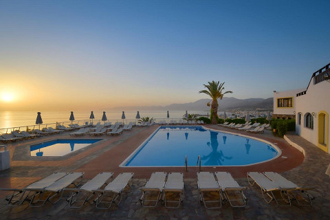 Atostogos Kretoje: 4★ Hersonissos Village viešbutis su VISKAS ĮSKAIČIUOTA maitinimu vos 499€