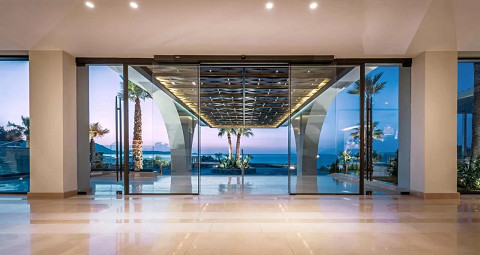 Pavasario atostogos Rodo saloje: 5★ Mitsis Rodos Village Beach Hotel & Spa viešbutis su viskas įskaičiuota už