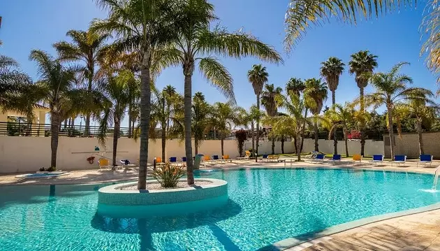 Poilsis ir saulė Portugalijoje: atostogaukite Algarvėje 4★ viešbutyje Mirachoro Carvoeiro