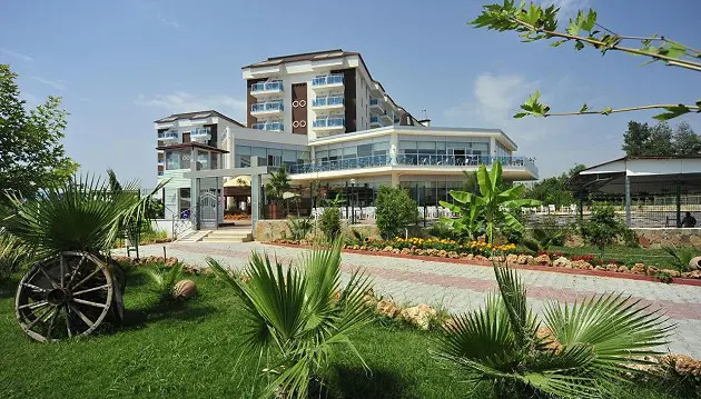 Idealus karštas pabėgimas į Turkiją: viešnagė 5★ viešbutyje Cenger Beach Resort