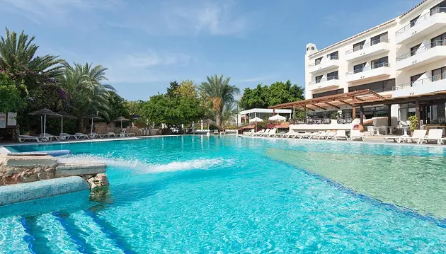 Atostogos Pafose: ilsėkitės ir ramiai atostogaukite 3★ viešbutyje Paphos Gardens Holiday Resort