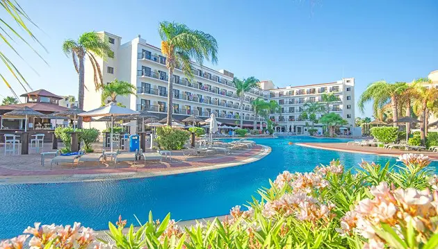 Šeimos atostogos Kipre: atsipalaiduokite ir pramogaukite 4★ viešbutyje Tsokkos Gardens Hotel
