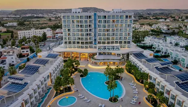 Kipro grožis nuostabių atostogų metu: poilsis 5★ viešbutyje Radisson Beach Resort