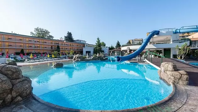 Atgaivinantis poilsis po Bulgarijos saule: ilsėkitės Trakia Plaza Hotel & Apartments 4★ viešbutyje su viskas įskaičiuota