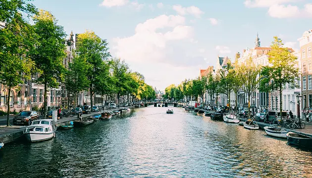 Tulpių, kanalų ir laisvų sielų miestas - Amsterdamas: apsistokite 4★ viešbutyje Novotel Amsterdam City
