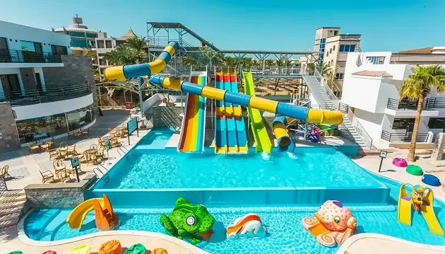 Atsipalaiduokite ir pamirškite rūpesčius nuotaikingoje kelionėje: poilsis Hurgadoje 4★ viešbutyje La Rosa Waves Beach & Aqua Park su viskas įskaičiuota