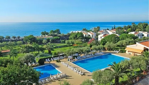 Poilsinė kelionė į svaiginančią Siciliją: ilsėkitės 4★ viešbutyje Unahotels Naxos Beach Sicilia