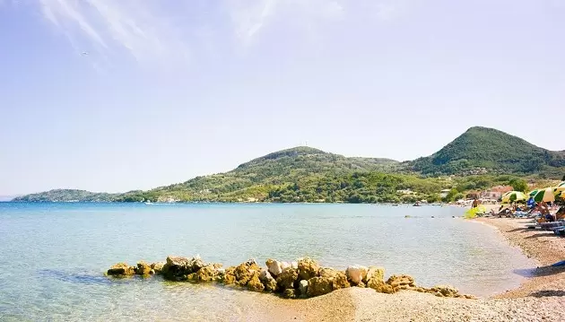 Nepakartojamos atostogos ant jūros kranto Korfu: apsistokite 3★ viešbutyje Rossis su pusryčiais