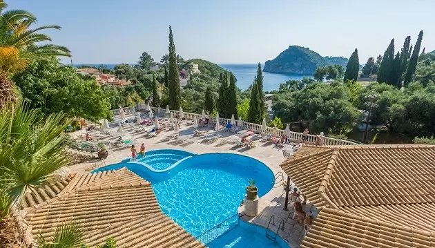 Nuostabios atostogos nuostabiame Korfu viešbutyje: ilsėkitės 4★ Paleo Art Nouveau TIK SUAUGUSIEMS