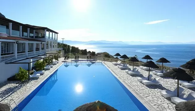 Atostogų sūkurys Korfu saloje: ilsėkitės 3★+ Pantokrator viešbutyje su pusryčiais ir vakariene