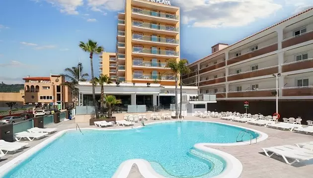 Saulėtos atostogos ant jūros kranto Kosta Bravoje: ilsėkitės 3★ viešbutyje Reymar Playa