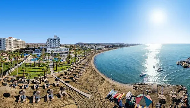 Geros atostogos Kipre: ilsėkitės kaip karaliai 5★ viešbutyje Golden Bay Beach Hotel